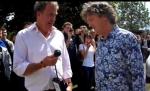 Jeremy Clarkson şi James May au împins o maşină electrică pe care o testau pentru Top Gear