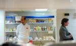 Sărăcia îi împinge pe români să cumpere alimente aproape expirate la jumătate de preţ 