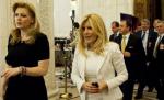 Udrea şi Anastase au „defilat“ în rochii roşii, la Câmpina