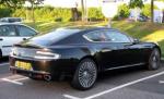 Maşini de lux Bentley şi Aston Martin, abandonate pe străzile din New Delhi