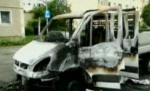 Un bărbat din Braşov a incendiat una din maşinile firmei unde lucra, pentru că patronii nu i-au făcut acte