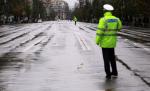 Poliţistul lovit în cap cu o sticlă de interlopul Danezu se află în stare gravă