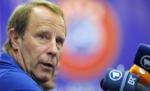 Selecţionerul Azerbaidjanului, Berti Vogts, a fost atacat în timpul unei conferinţe de presă