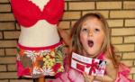 O fetiţă de 7 ani a primit un voucher pentru silicoane de la mama ei