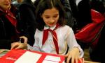 O elevă de 13 ani, bătută de colegi pentru că lua note prea bune