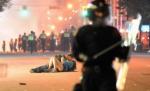 Sintagma "Make love, not war", ilustrată la propriu de un fotograf canadian