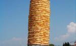 Turnul din Pisa a fost reconstruit în Bucureşti din bucăţi de pizza