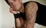 Robbie Williams a rămas fără pantaloni în timpul unui concert