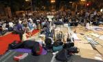 Circa 200 de protestatari au petrecut noaptea sub cerul liber, lângă Parlamentul spaniol 