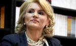 Consilierul personal al lui Boc, Andreea Vass, îşi toarnă propria mamă la ANI
