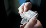 Primarul unei comune din Buzău, reţinut pentru că a luat 15.000 de lei mită, de la un afacerist local