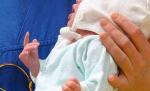 Situaţie incredibilă în Maramureş: Un bebeluş, luat de la maternitate în baza unui act notarial