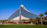 Hotelurile din Dubai, pline de angajaţi români