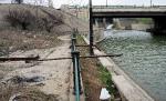 Două persoane s-au înecat după ce au căzut cu maşina într-un canal