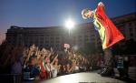 Jon Bon Jovi, înfăşurat în drapelul românesc, pe Facebook: "Ce concert extraordinar!"