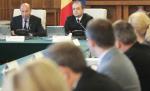 Opinie Adrian Mirsanu: Dacă vreţi să vindeţi Petrom, uitaţi de guvernul de la grădiniţă şi consorţiul său pitic!