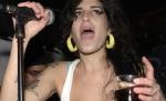 Faze memorabile "marca" Amy Winehouse. Vezi filmuleţe cu artista beată sau drogată în concert