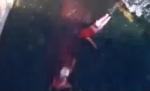 Imagini şocante din Siria. Mai multe cadavre sunt aruncate de pe un pod lângă Hama