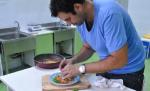 Record la Cluj: Bucătarul Adrian Hădean a gătit 800 de porţii de mâncare cu jumătate de litru de ulei