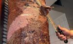 Un primar din Italia a interzis comercializarea kebap-ului, pentru că nu suportă mirosul