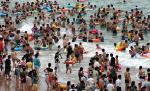 Românii au luat cu asalt litoralul. Vezi aici câtă lume este la mare în acest weekend
