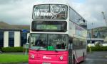 Un autobuz etajat din Belfast s-a răsturnat. Pasagerii au fost uşor răniţi
