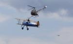 Accident şocant. Un cascador se prăbuşeşte în timpul unei demonstraţii aviatice