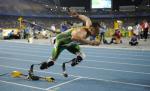 Atletul african cu ambele picioare amputate, Oscar Pistorius, calificat în semifinalele Campionatului Mondial