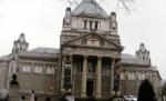 Noul director al Filarmonicii din Arad, bănuit că fura oglinzi de la maşini de lux