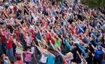 Flashmob PSD în faţa Palatului Cotroceni: Băsescu va primi cartonaş roşu pentru susţinerea proiectului Roşia Montană