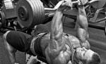 Concurs de forţă la Sibiu. Vezi aici cum se fac genuflexiuni cu 180 de kilograme în braţe