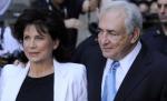 Dominique Strauss-Kahn s-a întors acasă. Fostul director al FMI a fost primit cu aplauze în Paris