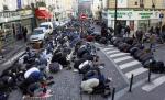 Rugăciunea, interzisă pe străzile din Paris. Ministrul de Interne: "Străzile sunt pentru şofat, nu pentru rugat"