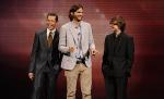 Debutul lui Ashton Kutcher în „Doi bărbaţi şi jumătate”: rating peste aşteptări şi multe laude din partea criticilor