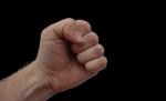 Galaţi. O chelneriţă a fost bătută de un client al barului în care lucra