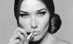 Carla Bruni de abia aşteaptă să nască. Motivul? Tânjeşte după o ţigară