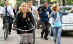 Elena Udrea a venit cu bicicleta la muncă pentru a marca Ziua Europeană Fără Maşini