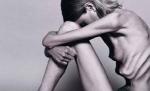 Caz revoltător la Arad. O fetiţă de 11 ani s-a înfometat până la moarte, după ce a fost părăsită de mamă