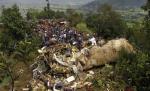 Un avion cu turişti s-a prăbuşit în Nepal. Imagini şocante de la locul accidentului