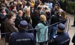 Buzău. 150 de profesori au protestat în faţa Prefecturii, de Ziua Internaţională a Educaţiei