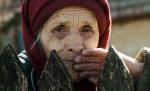 Bătrâni, săraci şi umiliţi: Pensionarii împrumută bani pentru medicamente şi plata facturilor