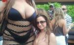 "Femeia dinozaur" se crede sexy dezbrăcată. Fotografia pentru care îţi trebuie curaj să o priveşti