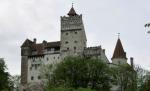 Reportaj francez la Castelul Bran despre...aproape nimic: Un cioban şi vânzătorii de la poalele Branului