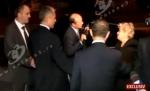Băsescu, apostrofat de o femeie la sediul PNŢCD: Lumea moare de foame şi dumneavoastră aţi făcut averi uriaşe