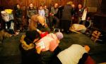 Pelerinaj în numele furtului. O femeie a încercat să cumpere lumânări cu bani falşi 