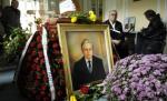 Iliescu i-a conferit o decoraţie lui Ion Diaconescu în 2002. Liderul PNŢCD nu a ridicat-o
