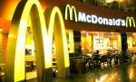 Imagini şocante: Două cliente, bătute crunt de un angajat McDonald`s