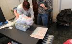 O femeie a murit după naşterea celui de-al optulea copil. Medicii sunt acuzaţi de neglijenţă