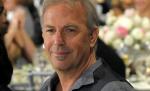 Kevin Costner, surprins la Castelul Bran ca un simplu turist