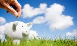 Ar economisi, dar n-au de unde. Numai o treime dintre români reuşesc să pună bani la saltea
